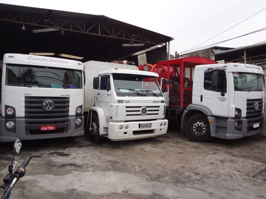 Limpa Fossa com Caminhão de Sucção - Doutor Esgoto